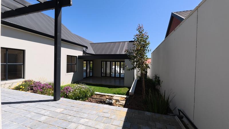 4 Bedroom Property for Sale in Mount Royal Golf Estate Western Cape